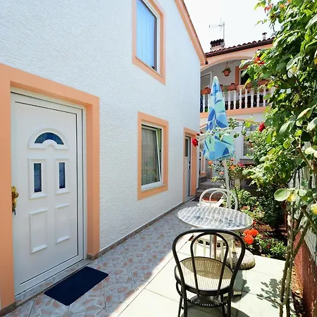 Lägenhet With Parking Space - 13141